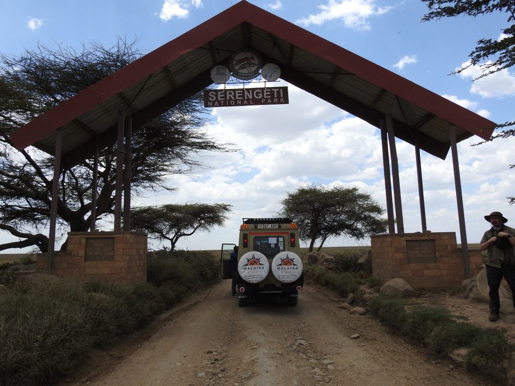 Serengeti - Malaika jeep at entrance